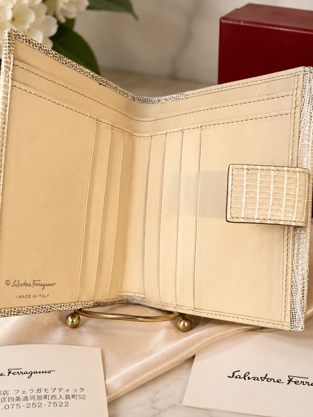 Salvatore Ferragamo Ivory Embossed Lizard Leather Wallet w Box - Picture 5 of 10